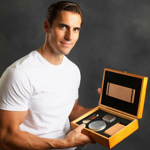 Man holding the Naked Armor Solomon 7 Piece Straight Razor Kit 7/8 Brown