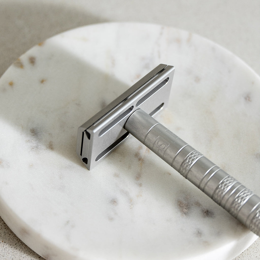 Henson Shaving Aluminum AL13 Medium DE Safety Razor 3 Piece Razor Design