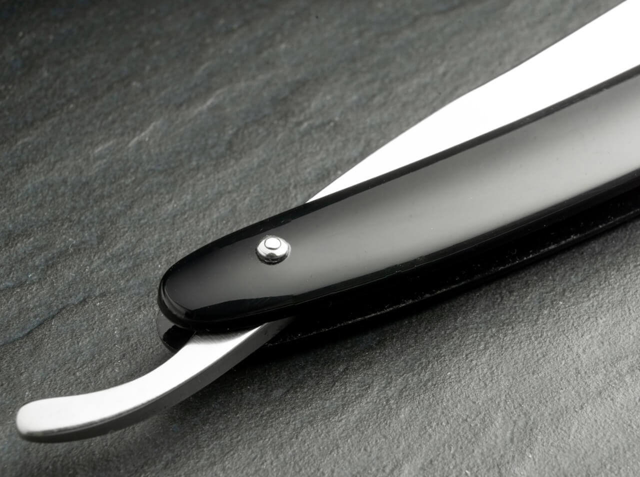 Boker Barbers Choice 5/8 Straight Razor - Carbon Steel Edge – Naked ...