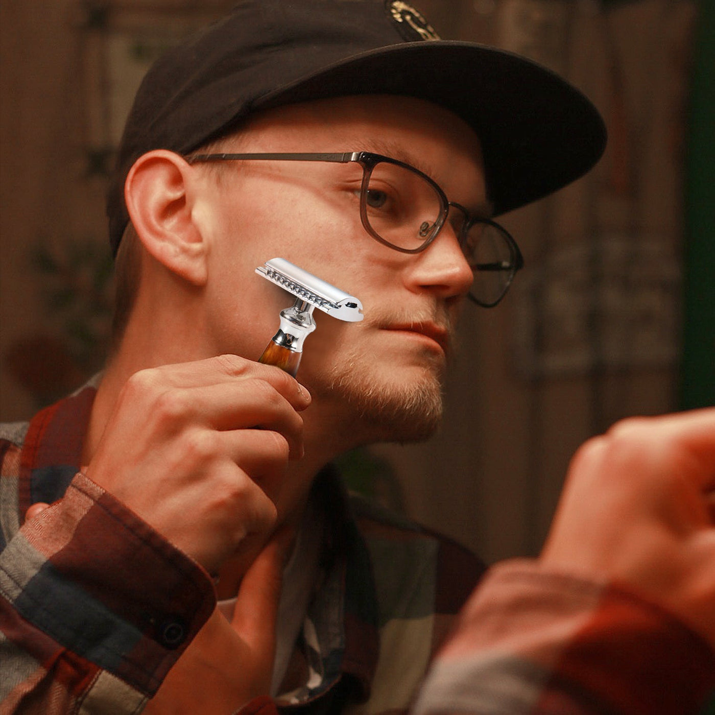 Naked Armor Light Brown Priamus Closed Comb Safety Razor Shaving Set