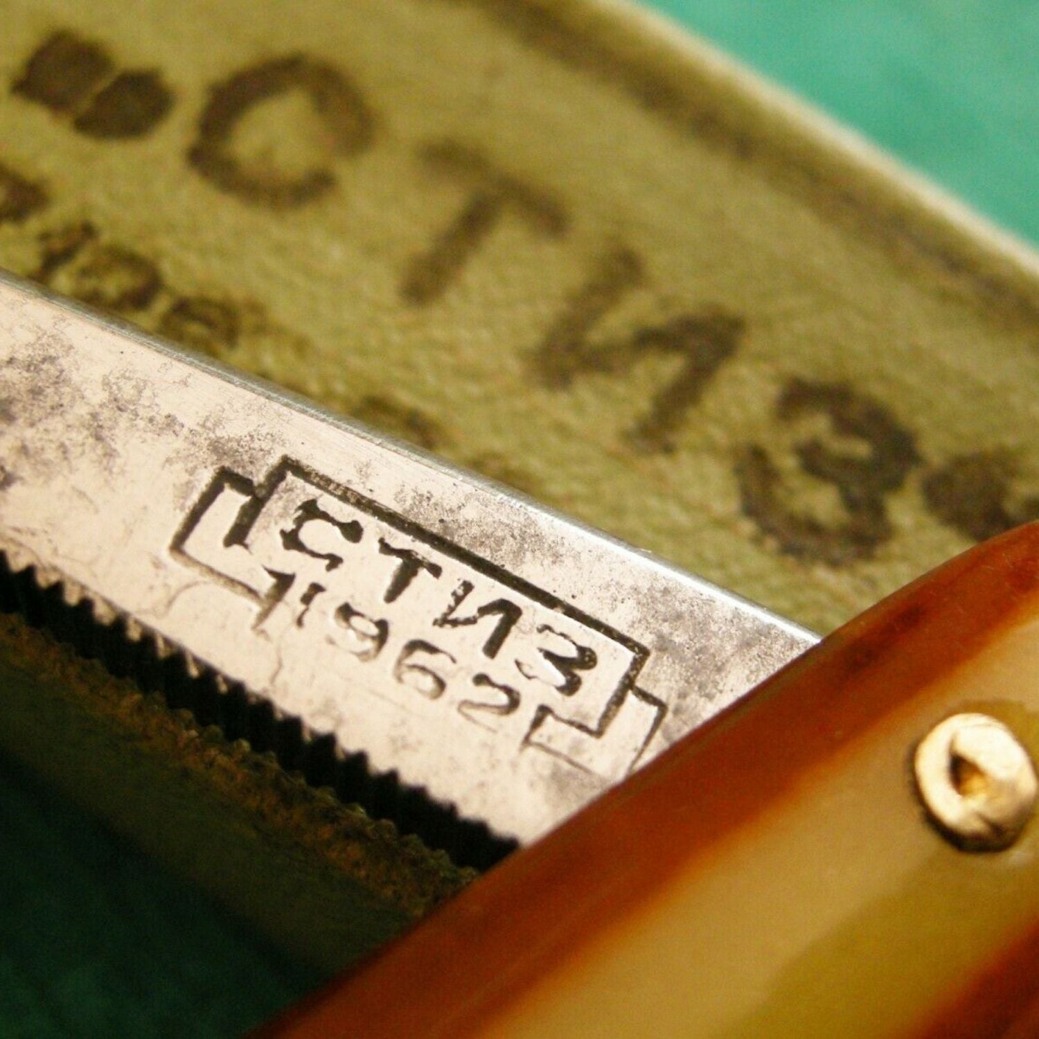 Vintage Russian STIZ Straight Razor - Precision Shaving Tool